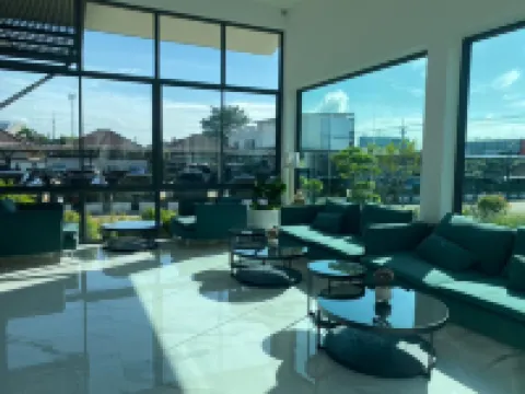 TREE AIRPORT HOTEL