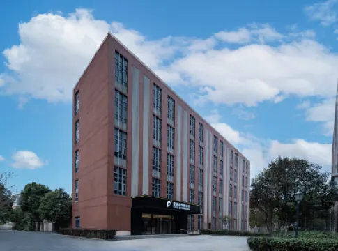 Landison® Cigle Hotel (Shanghai International Resort Chuansha Metro Station) Hotels in Shanghai