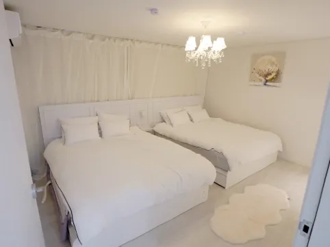 Gwangalli Beach 1 minute/2Rooms/2Queens/Friends. Lovers • Family · Business trip · Long-term stay OK