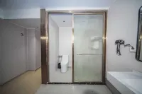 Blue Hotel (Baise Aegean Shopping Plaza Youjiang National Medical College)