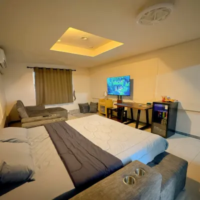 Holy Hostel Sathorn Các khách sạn gần Ga MRT Khlong Toei