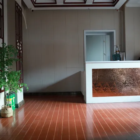 Four Seasons Fashion Esports Theme Hotel