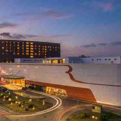 Royce Hotel & Casino Hotel Exterior