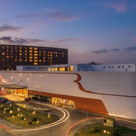 Royce Hotel & Casino