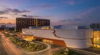 Royce Hotel & Casino