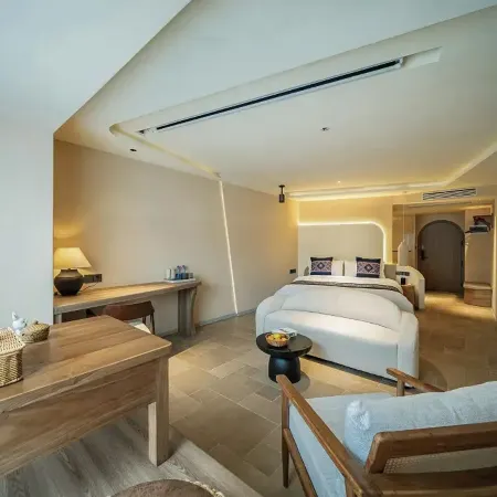 YUNSHUO · High Sky Private Soup Hotel (Huaguoyuan White House Songhua Road Metro Station)