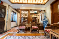 Nanzhao Chinese Siheyuan Boutique Homestay (Weishan Ancient City) - balcony