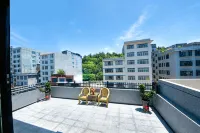 Lichuan Huashijian Homestay (Baicheng Railway Station)