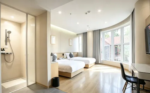 Extraordinary Travel Hotel