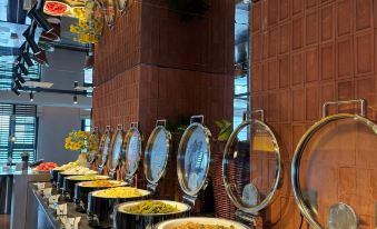Flower Hotel (Zhengzhou High-speed Railway East Station·CBD Convention and Exhibition Center Branch)