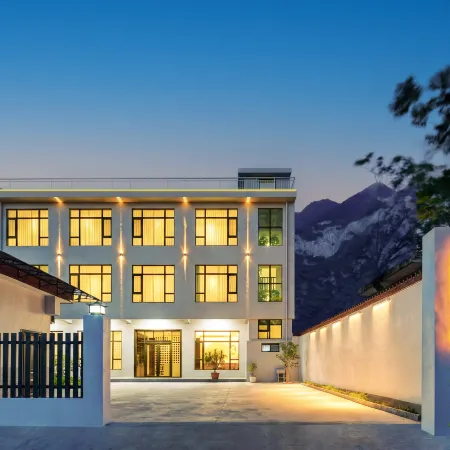 Qixia Mountain Residence Homestay (Huashan Scenic Area Tourist Center Store)
