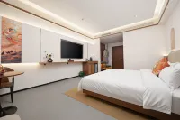 Secluded Court · Ruicheng Homestay (Mingsha Mountain and Crescent Spring)