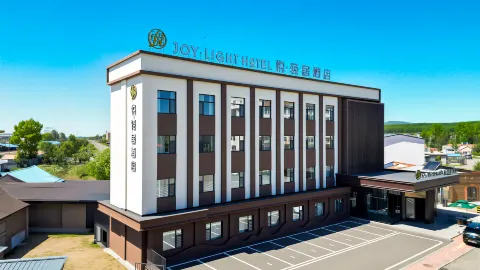Hulunbuir Genhe Yue·Qingju Hotel (Century Square Aoluguya Road) in Genhe