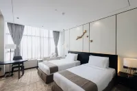 Ease Hotel - parking