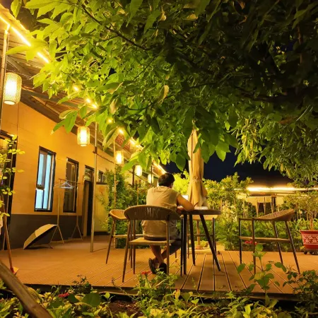 Xinyuan Zhenyue Lingchan Homestay (Bus Station)
