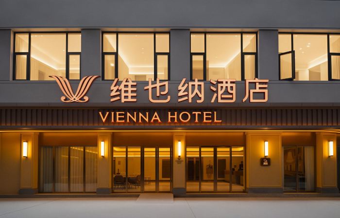 Vienna Hotel (Luquan Zhangjiu River Park Branch)