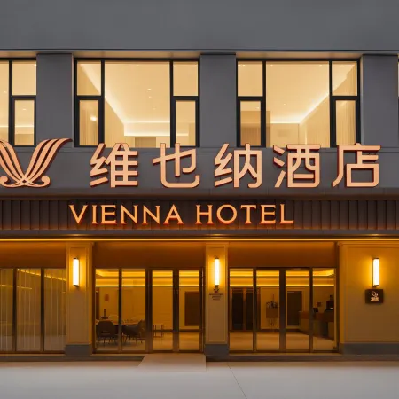 Vienna Hotel (Luquan Zhangjiu River Park Branch)