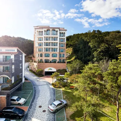 Hotel Thesoom Forest Hotels near Dongbaek Library