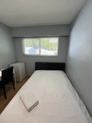 Brentwood Home - 2-Star