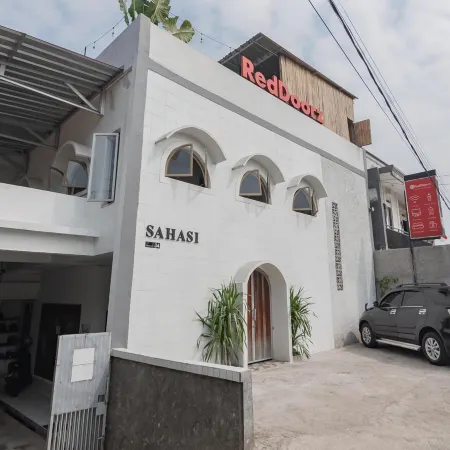 RedDoorz near Exit Toll Tanah Baru Bogor