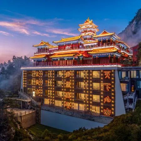 Laojun Mountain Wuqianyan Hotel (Jinding Taoist Temple Complex)