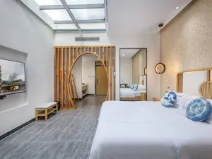 청청산 거리 고대 마을 조이 호텔. 타임 플라워즈. 경치 중심 보행자 거리 지점