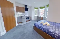 CovStays – Victoria House - Deluxe Studios in Coventry City Centre Hotels in Coventry