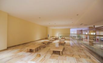 Four Seasons Hot Spring Hotel (Da'an Nenjiangwan Wetland Park High-speed Railway Station)