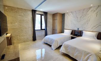 Dragon River Hotel
