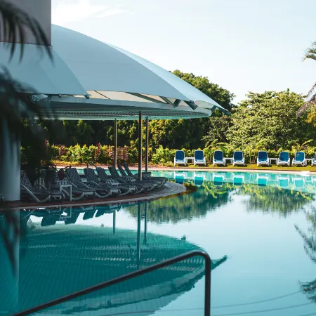 Hilton Cairns
