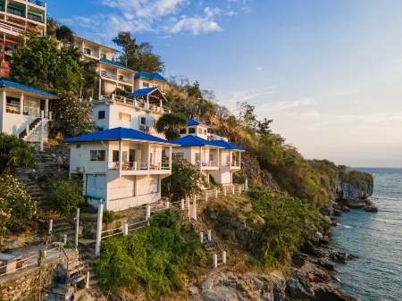 Koh Sichang Unseen Отели рядом с достопримечательностью «Hat Tham Phang»