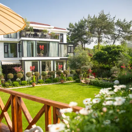 YEZI GARDEN HOTEL
