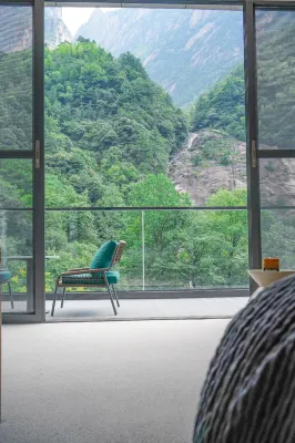 J·Mountain Hotel Hotels near Hundred-step Cloud Ladder