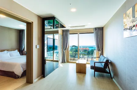 Rich Hotel