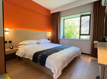 阿勒泰楓林晚精品飯店