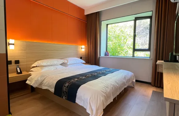 阿勒泰楓林晚精品酒店