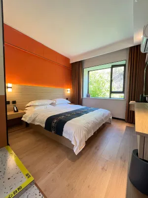 阿勒泰楓林晚精品飯店