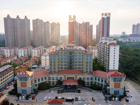 Dongzheng Lanwan International Hotel Отели в г. Танхэ