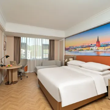 Vienna Classic Hotel (Qujing Luoping Railway Station)