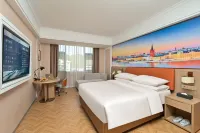 Vienna Classic Hotel (Qujing Luoping Railway Station)