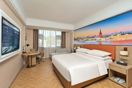Vienna Classic Hotel (Qujing Luoping Railway Station)