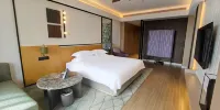 Golden Phoenix Sea View Hotel - Elegant Two-bedroom Suite With Sea View