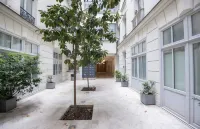 Champs Elysees Charming (2 Bedrooms and 1 Living Room) - Condos