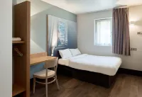 B&B Hôtel Evry Lisses 1 فنادق في Villabe