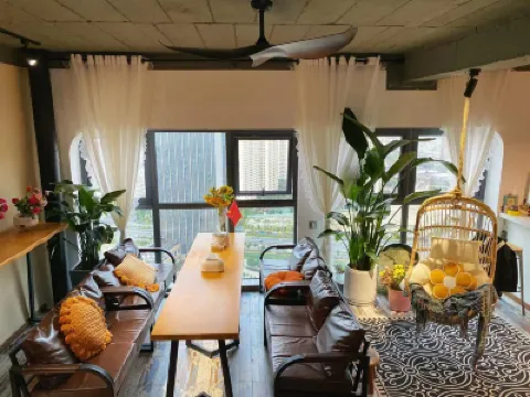 Flower Seven Seas View Hotel Hotels near Dian Lake