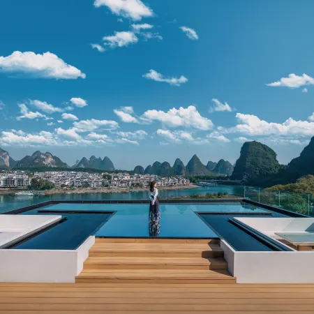 Miracle Hotel (Yangshuo West Street Lijiang Branch)