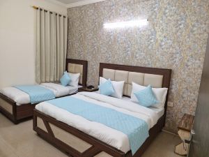 Hotel Mayank Plaza-Near IGI Airport Terminal-3