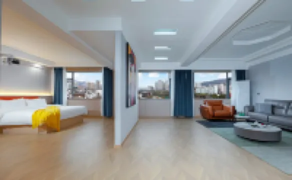 Tongren Grand Hotel (Tongren High-speed Railway Station Ancient City Pedestrian Street Branch)