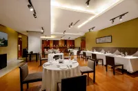 فور بوينتس باي شيراتون تشينغداو، ويست كوست - فطور