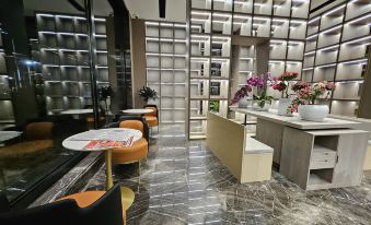 Longbao Xiyue Hotel